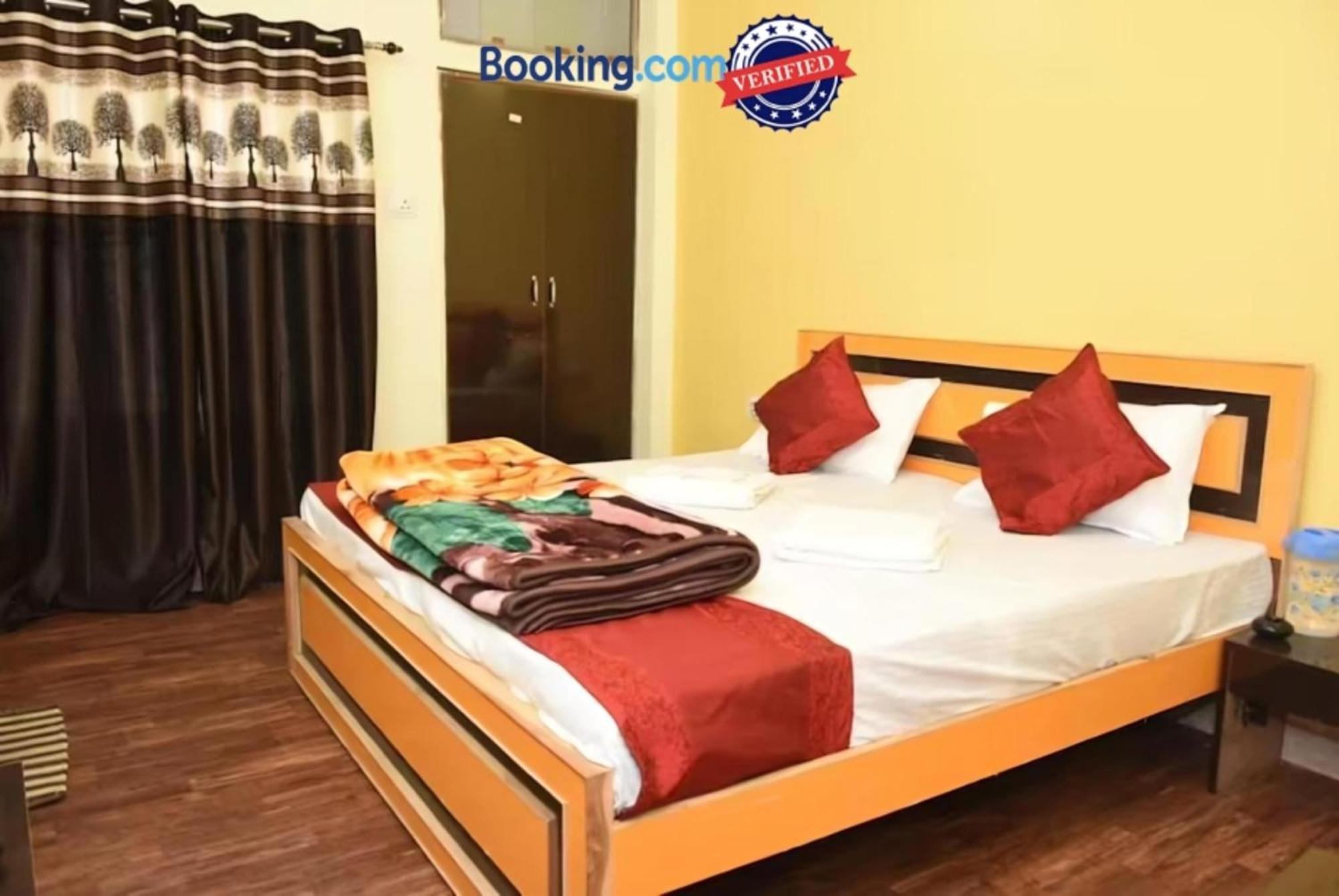 Goroomgo Paradise Hotel 3*