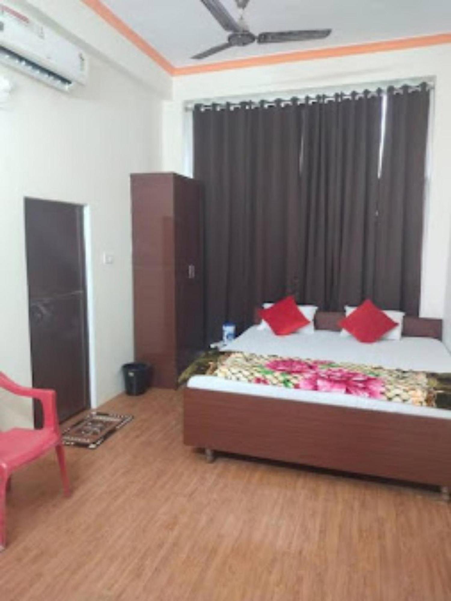 Goroomgo Paradise Hotel Varanasi