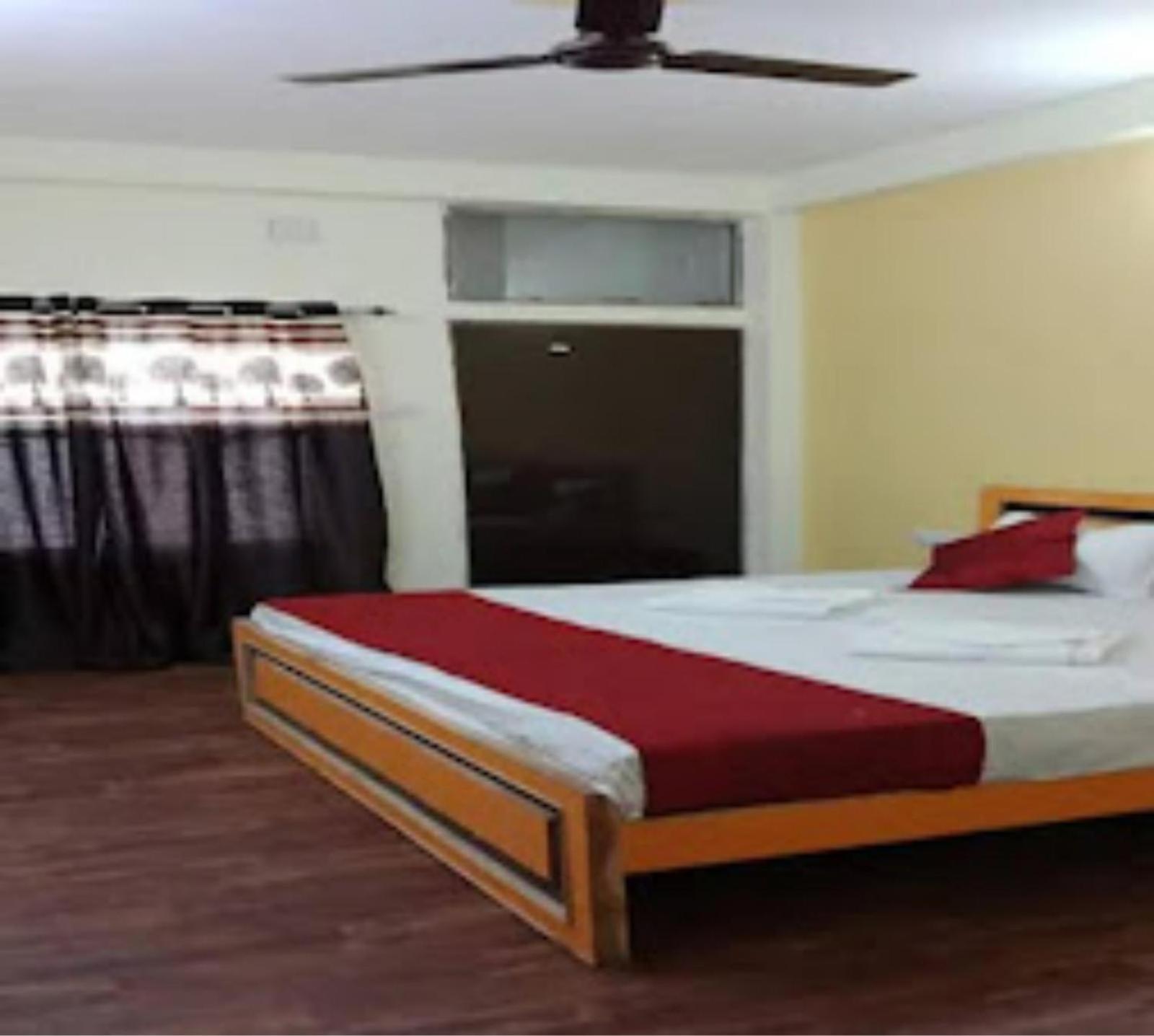 Hotel Goroomgo Paradise 3*