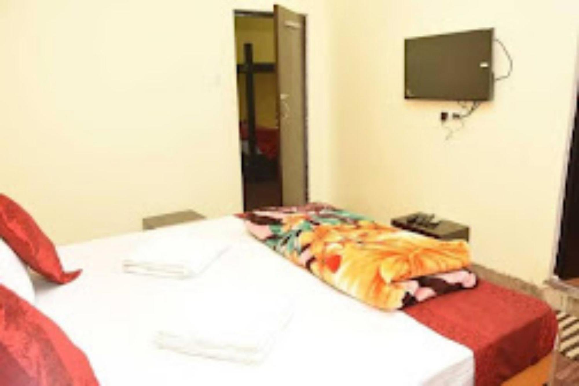 Hotel Goroomgo Paradise Varanasi