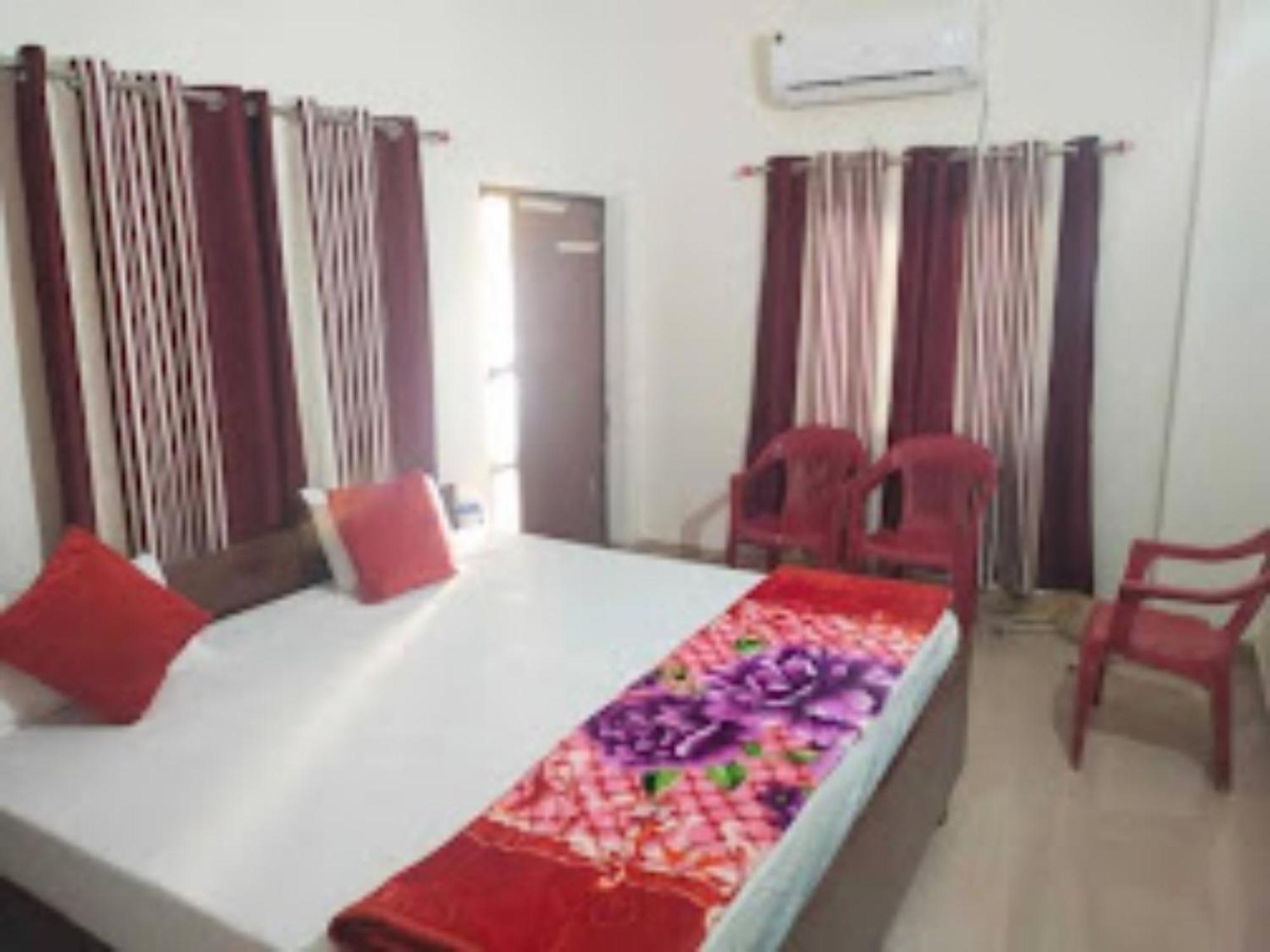 Goroomgo Paradise Hotel Varanasi