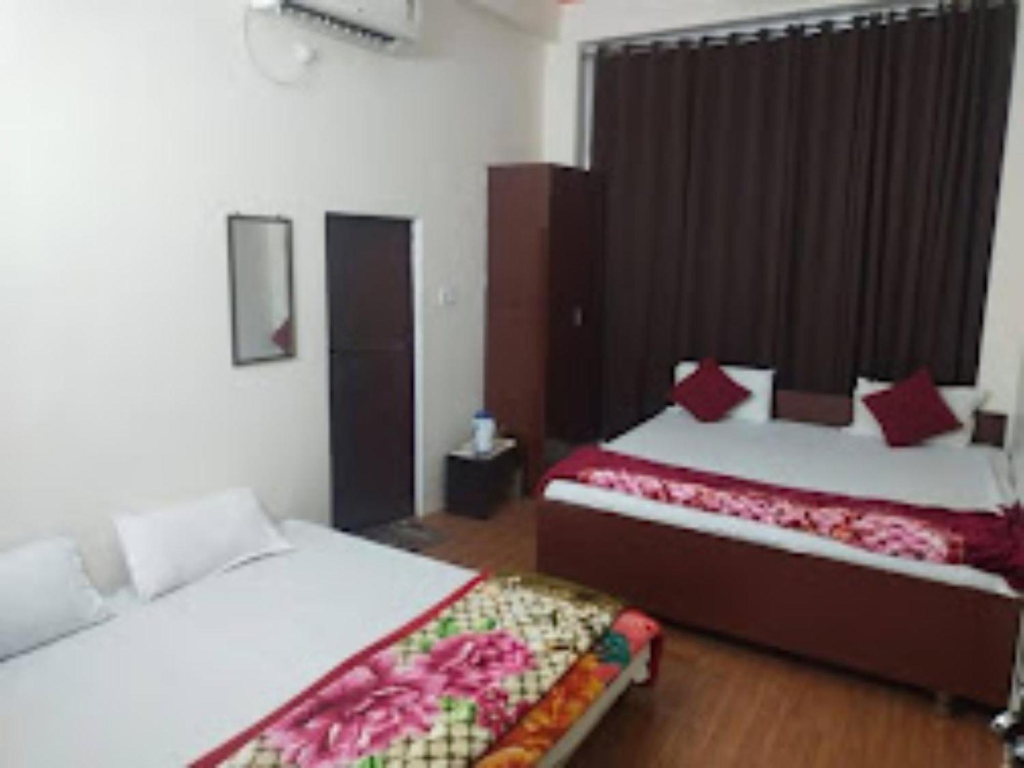 Goroomgo Paradise Varanasi