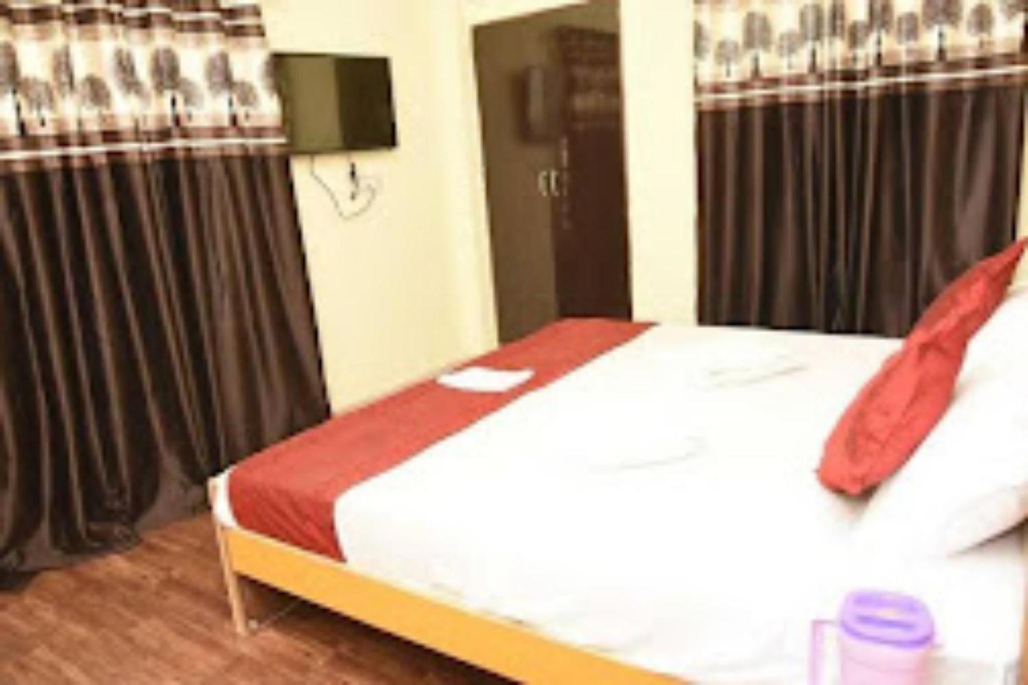 Hotel Goroomgo Paradise 3*