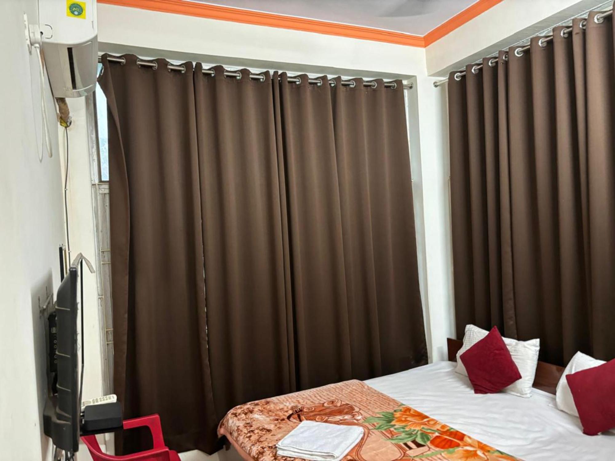 Goroomgo Paradise Hotel