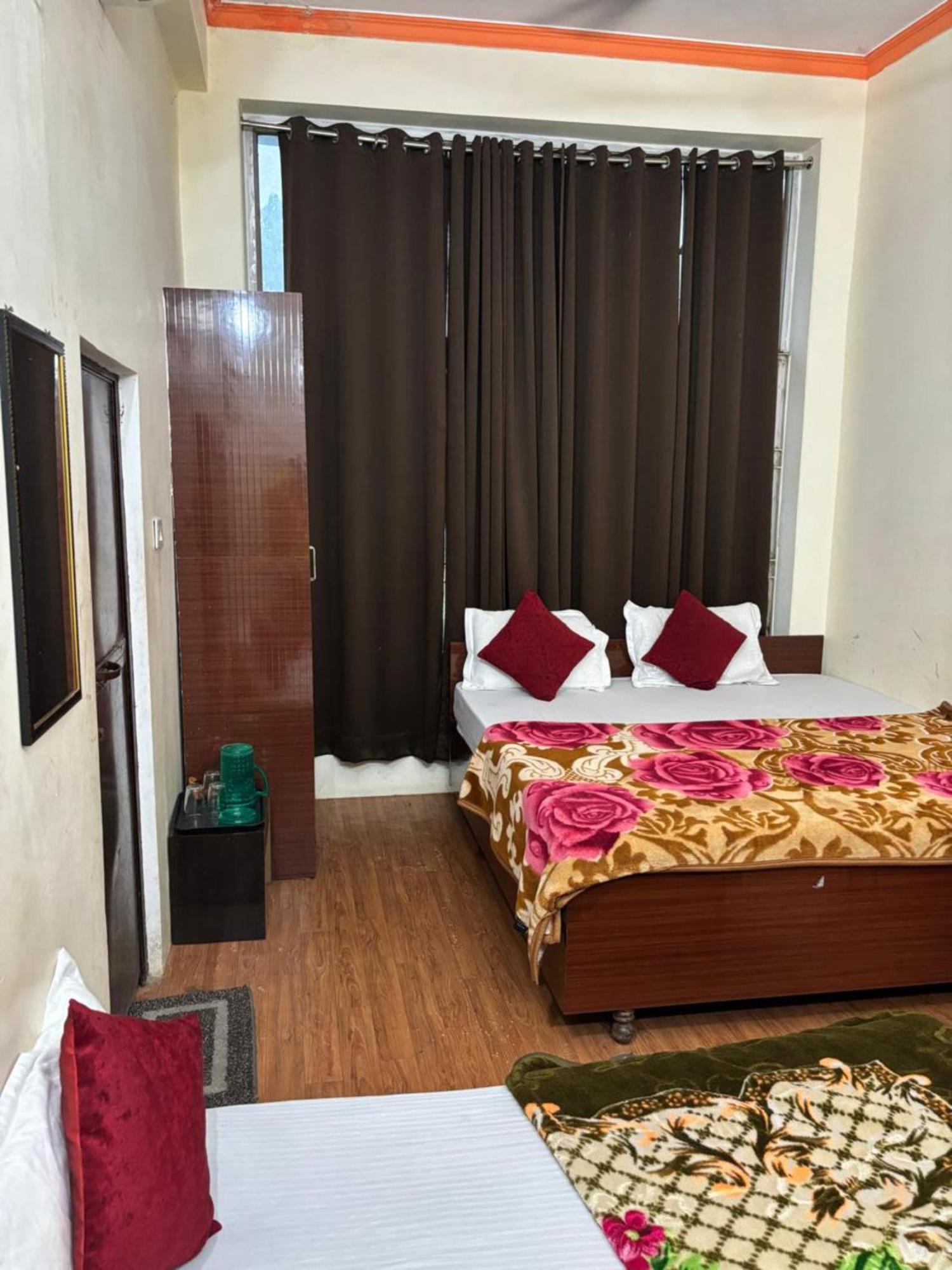 Hotel Goroomgo Paradise 3*