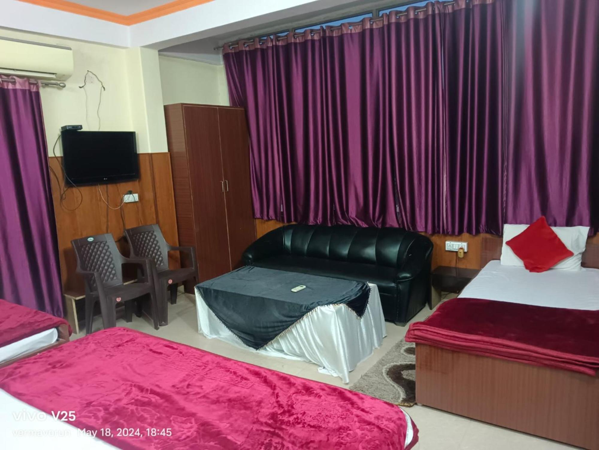Hotel Goroomgo Paradise Varanasi